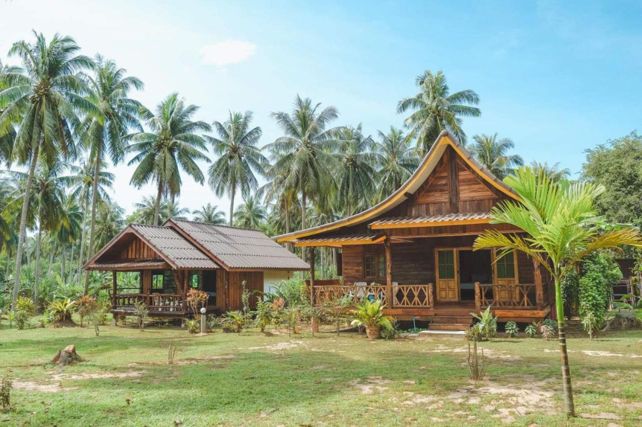 Kohjum Freedom Resort ジュム島 エクステリア 写真