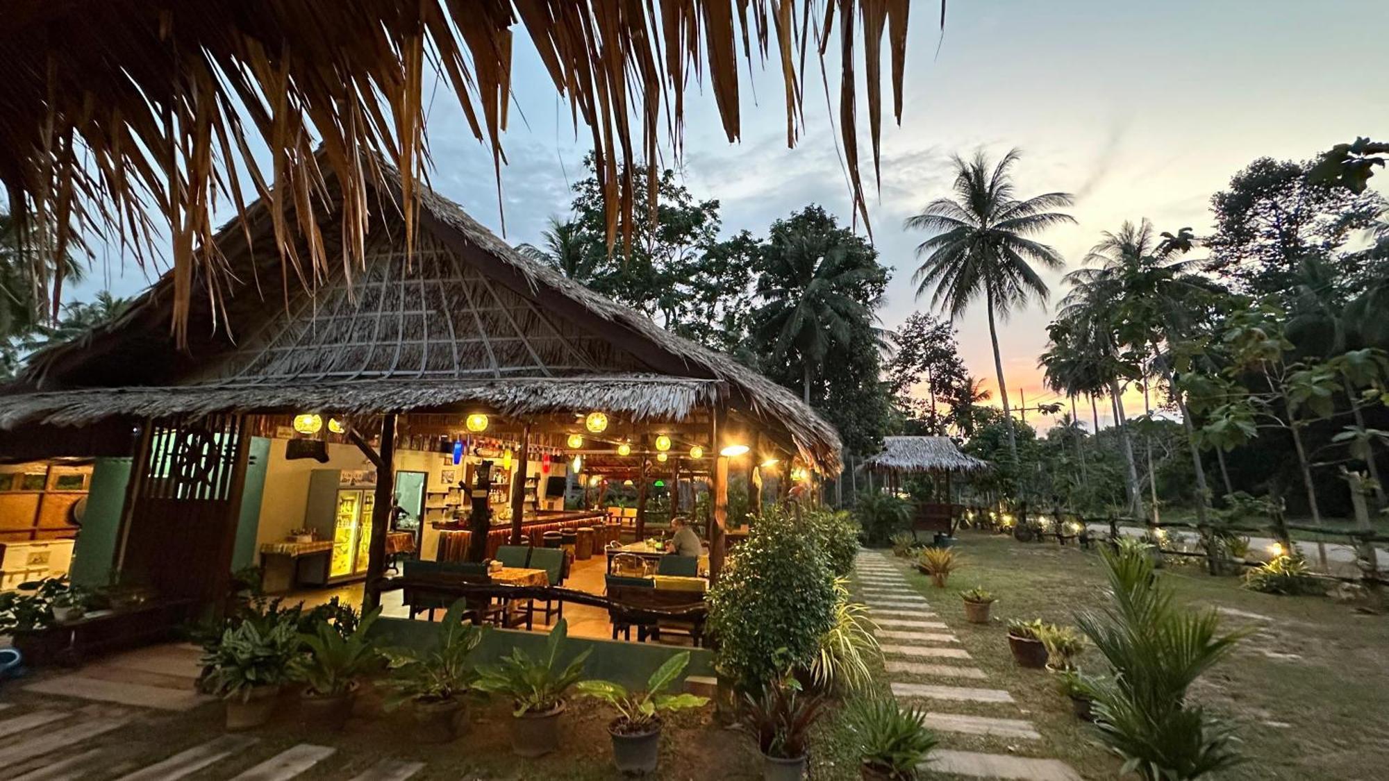 Kohjum Freedom Resort ジュム島 エクステリア 写真